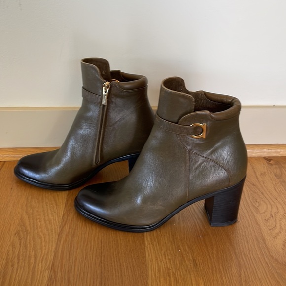 SALVATORE FERRAGAMO Florian Green Ombré Block-Heel Booties Gancini Logo Size 7 - Picture 2 of 12